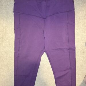 Like New KIAVA Legging Capri in Vibrant Purple XL